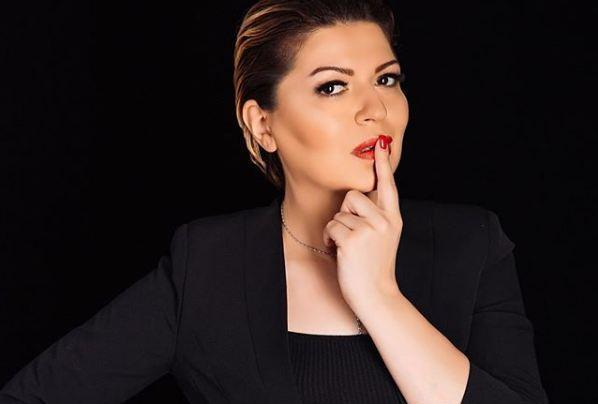 Aktrisa söz atdı: "Qırmızıya baxıb yanın!"