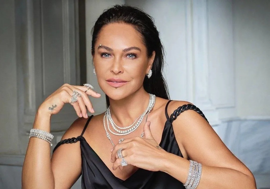 Hülya Avşarın istəyi qanun olaraq qüvvəyə mindi