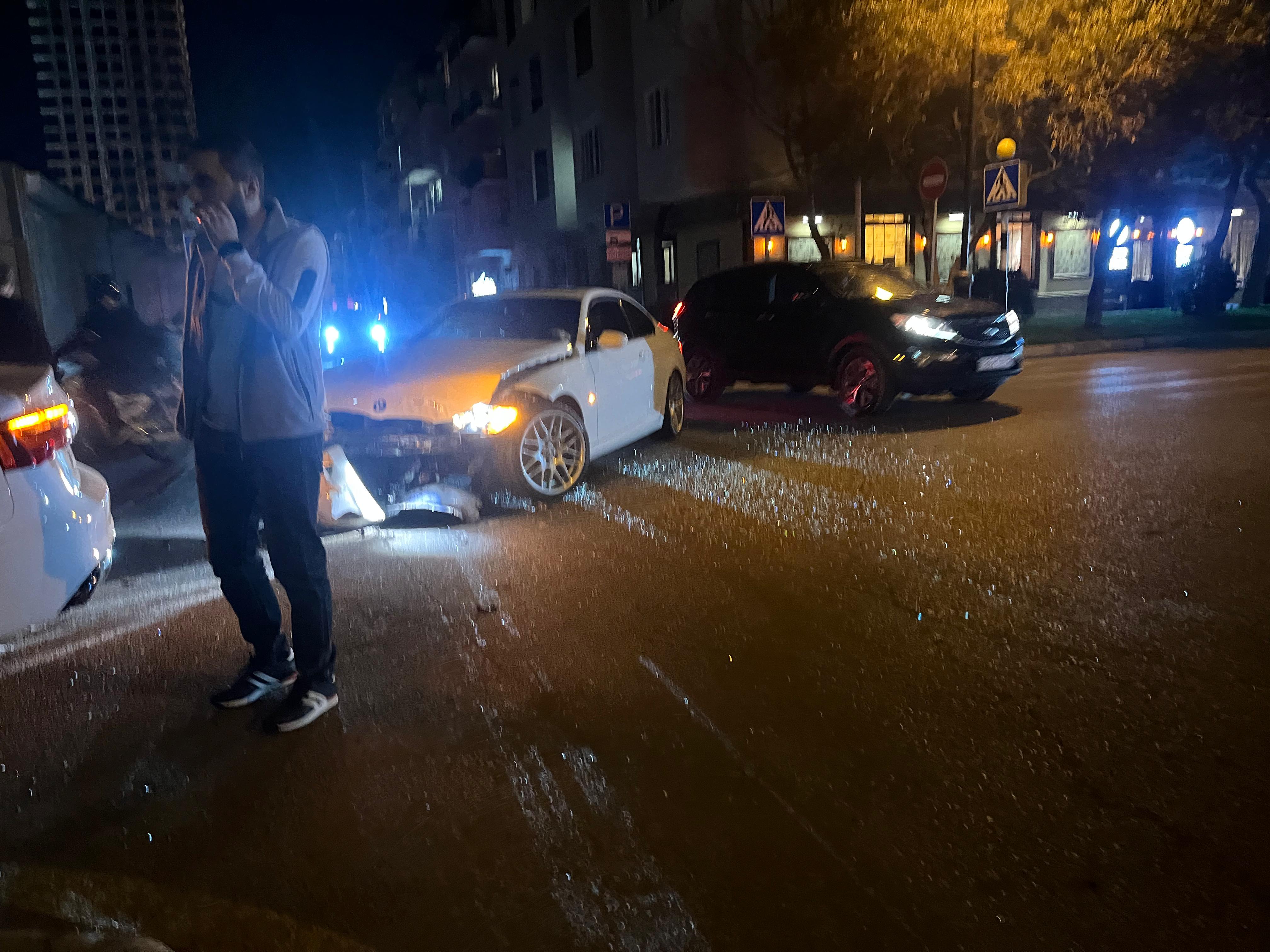 Bakıda zəncirvari qəza: “BMW” “Audi”yə çırpıldı