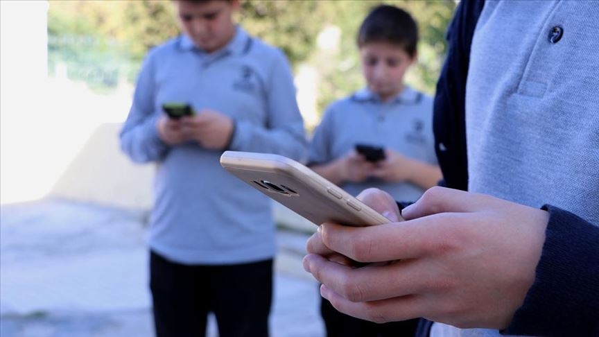 Braziliyada məktəblərdə mobil telefonlar qadağan edilir