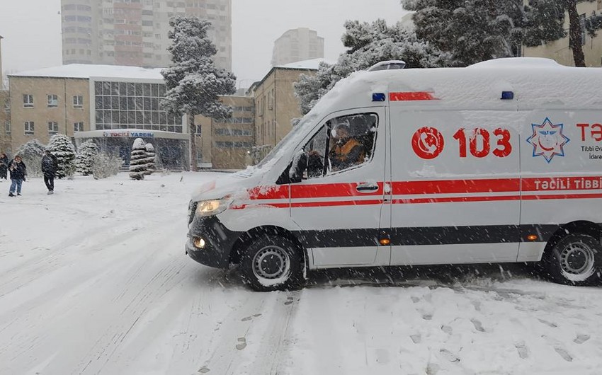 Qarlı havada xəsarət alanların sayı 347-ə çatıb