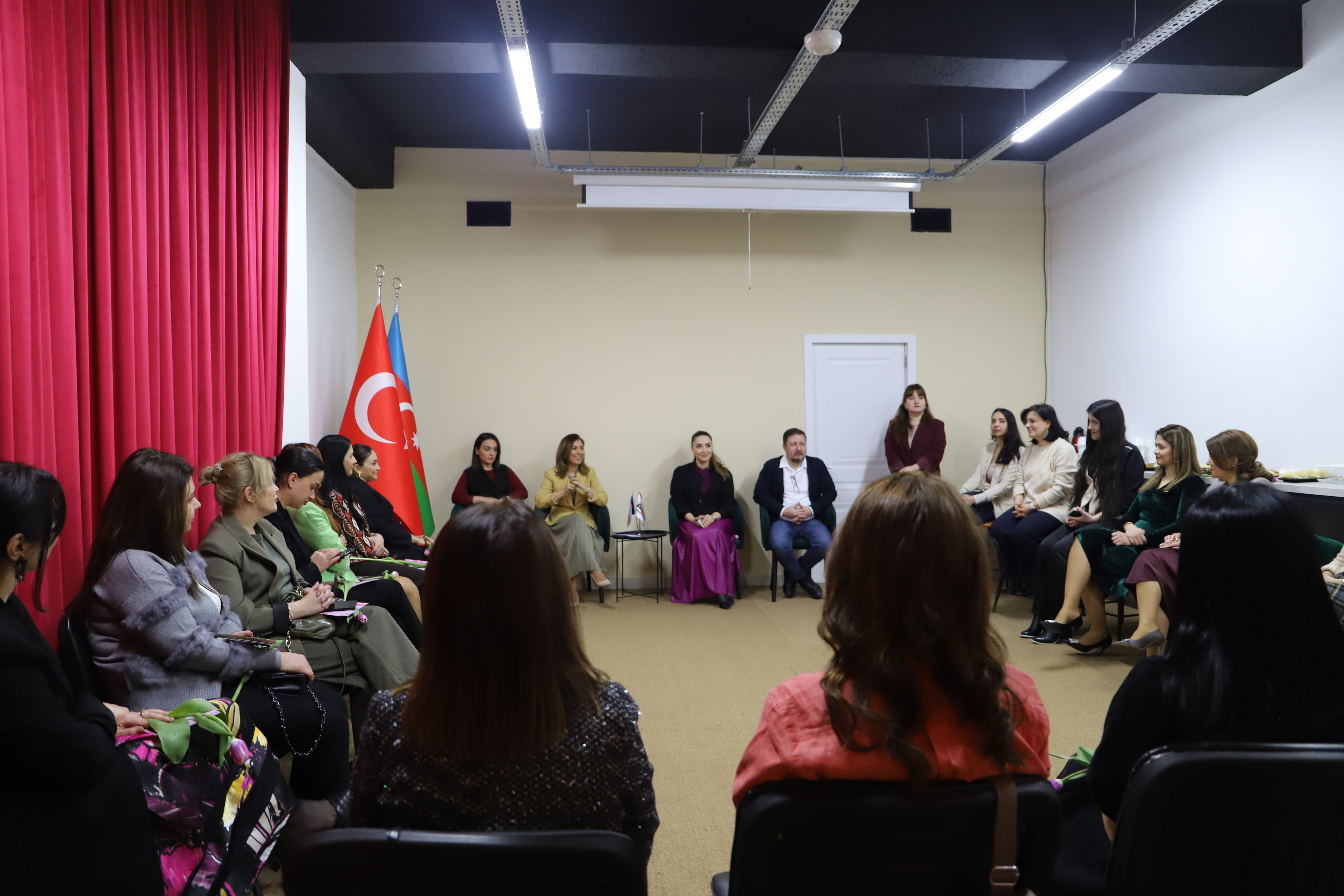 “Stresin qadın həyatına təsiri” mövzusunda tədbir keçirildi - FOTOLAR