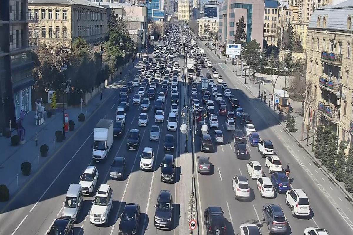 Bakıda sıxlıq olan yollar açıqlanıb