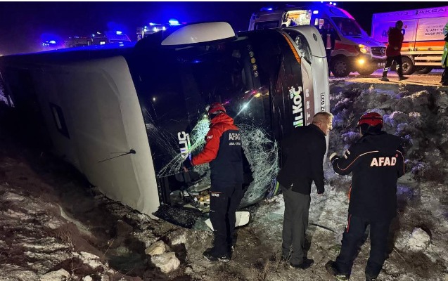 Türkiyədə sərnişin avtobusu aşdı - 20 yaralı