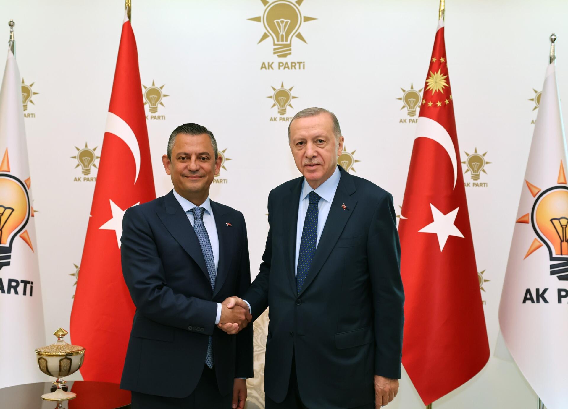Ərdoğan CHP sədri Özgür Özəli məhkəməyə verdi
