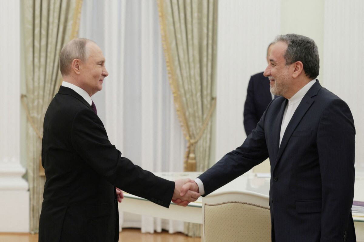 İranın XİN başçısı Putinə Xameneinin məktubunu təqdim edib