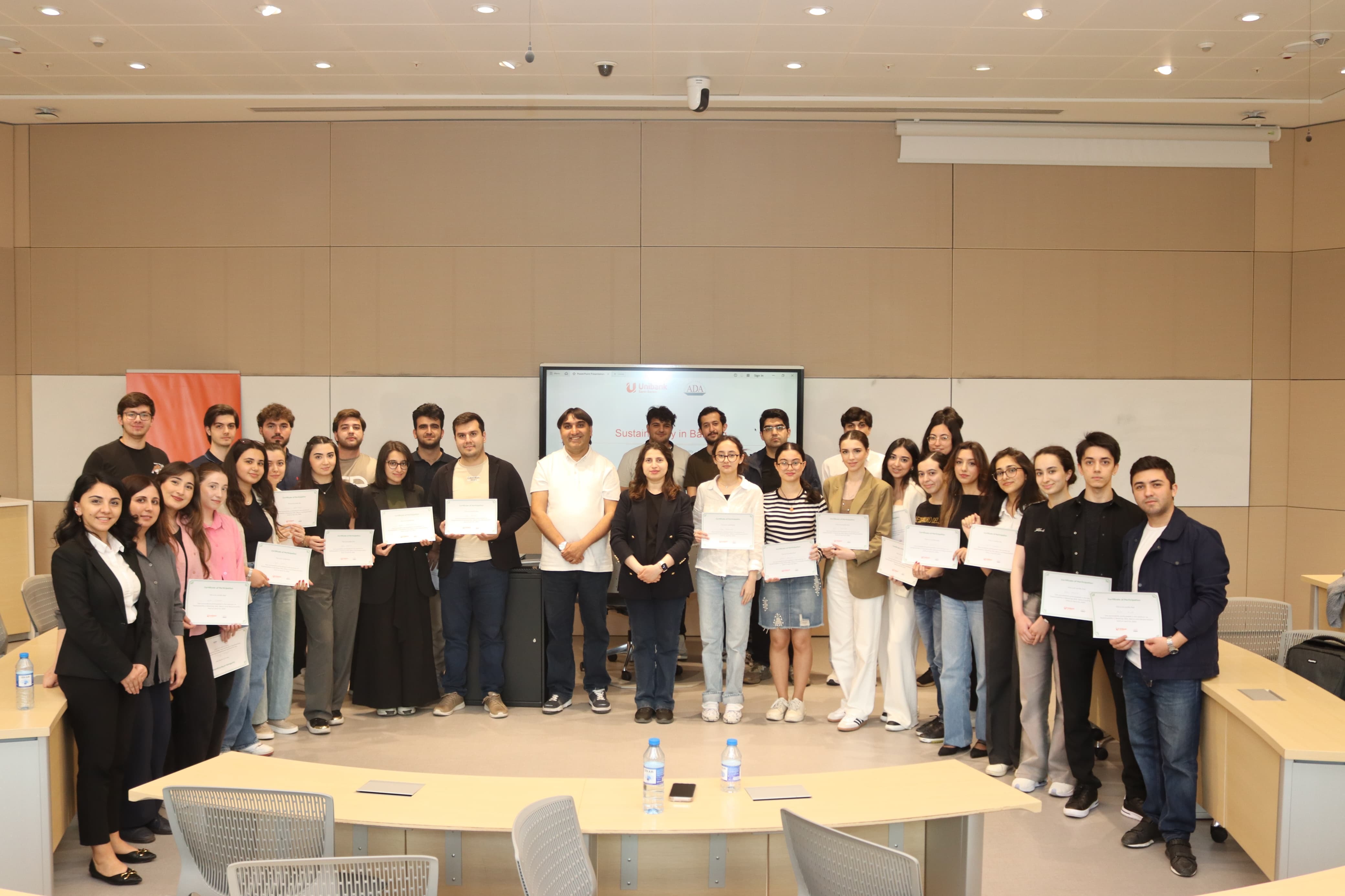 Unibank ADA və UNEC tələbələri üçün dayanıqlı maliyyə seminarları təşkil edib - FOTOLAR