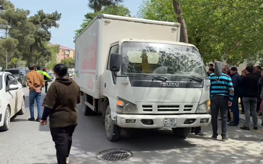 Sumqayıtda yük maşını qadın piyadanı vuraraq öldürüb