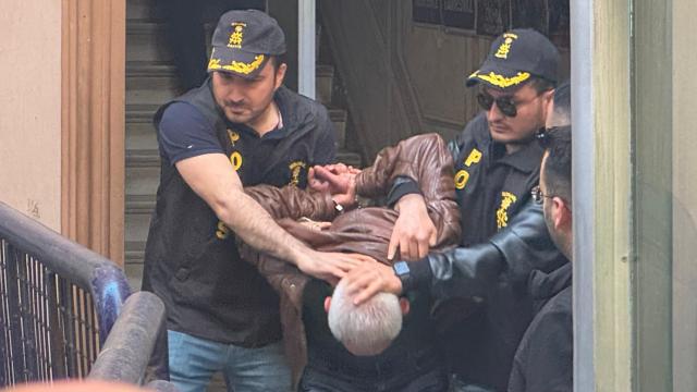 Özgür Özelə hücum edən şəxsin həbs müddəti uzadıldı