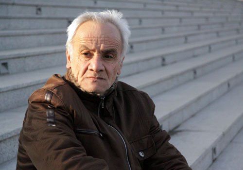 Vəziyyəti ağır olduğu deyilən əməkdar artistdən AÇIQLAMA