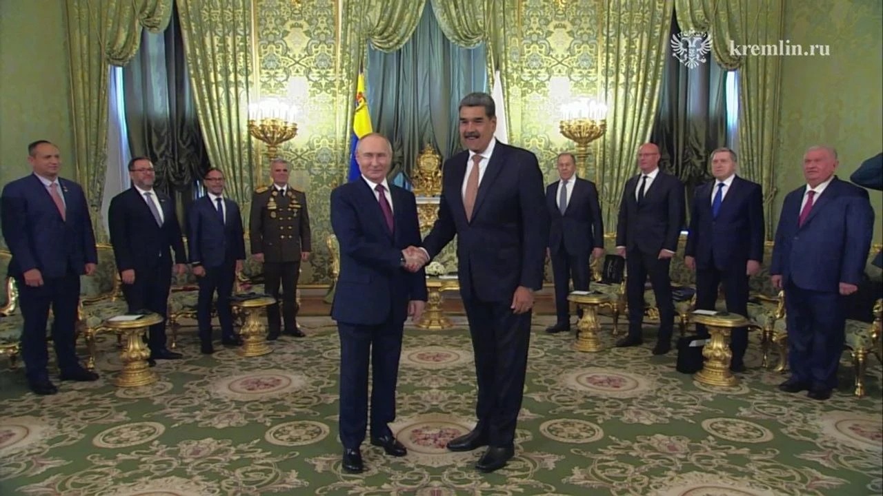 Putin Maduro ilə görüşdü - VİDEO
