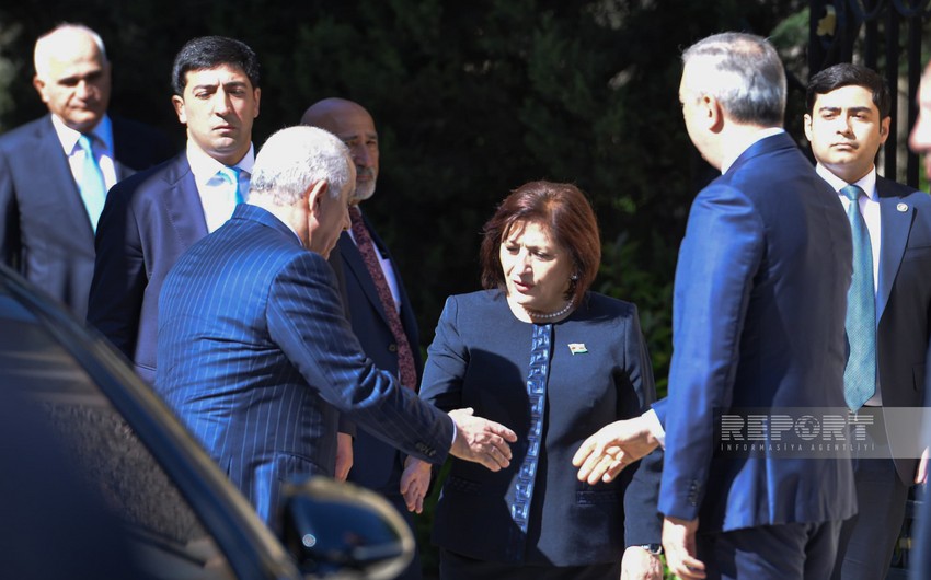 Dövlət və hökumət rəsmiləri Fəxri xiyabanı ziyarət ediblər