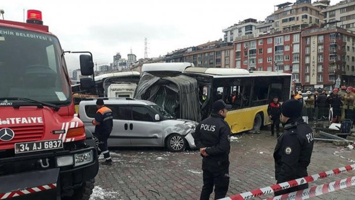 İstanbulda metrobus qəzasında yaralananların sayı 48-ə çatıb, ölən var