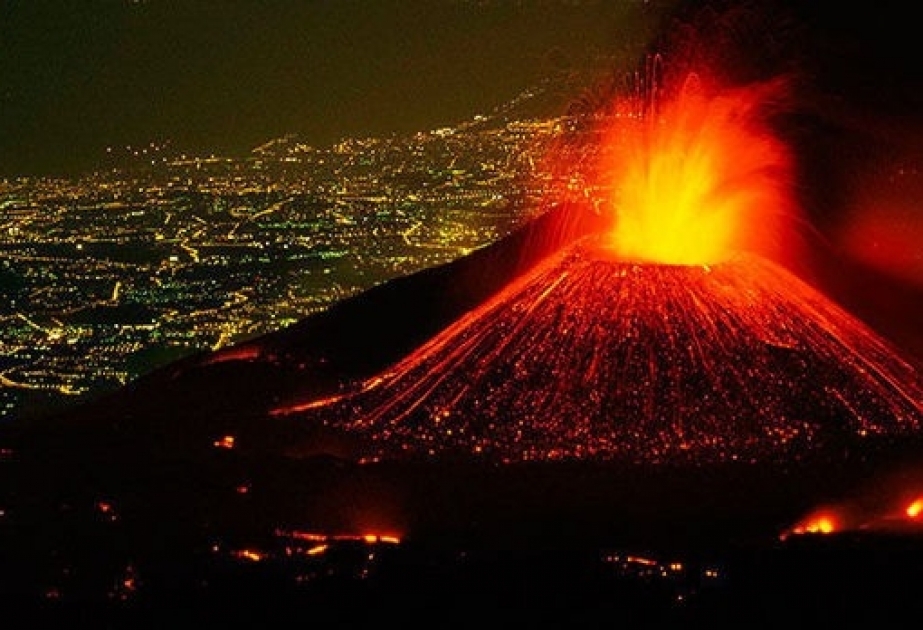 İtaliyadakı Etna vulkanı püskürdü