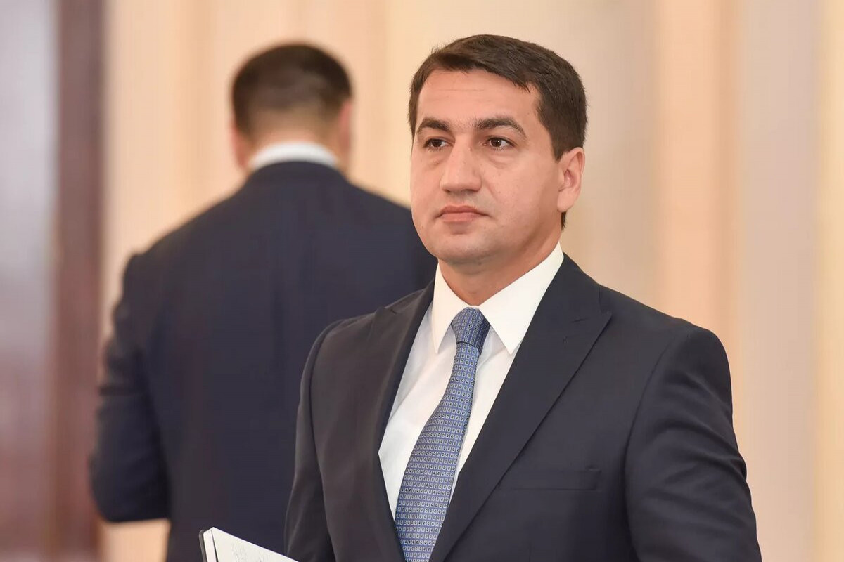 Hikmət Hacıyev Tehranda forumda iştirak edir