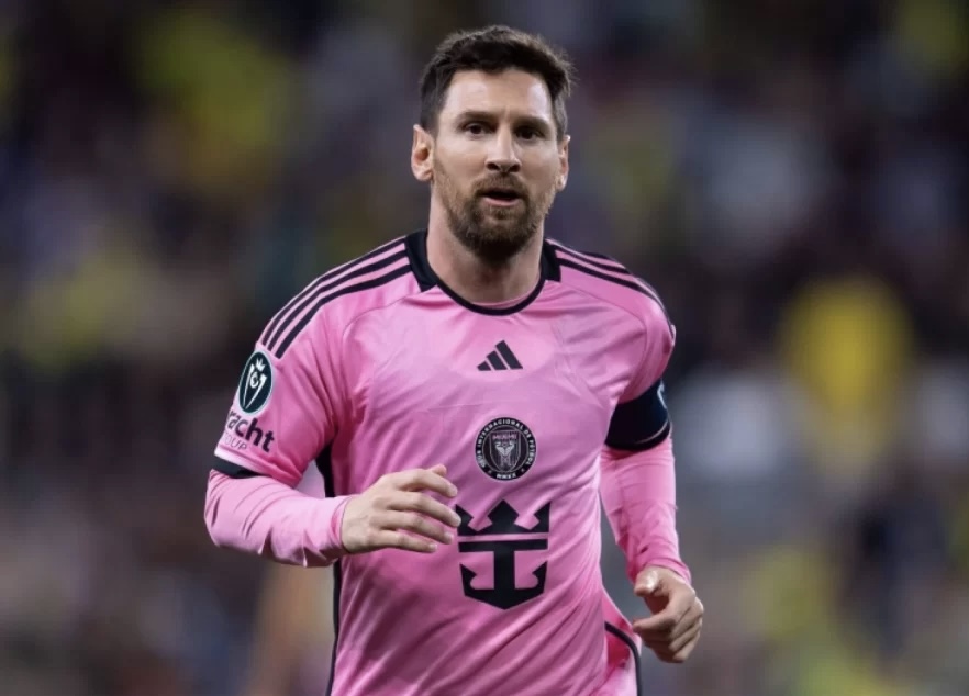 Messi tarixin ən yaxşı oyunçusu seçildi