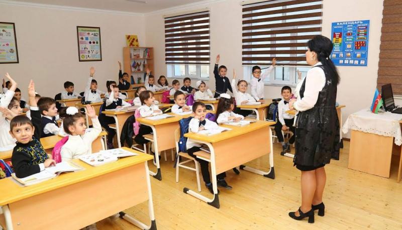 Məktəbdə müəllim dərs zamanı xəsarət aldı - Direktor min manat cərimə olundu