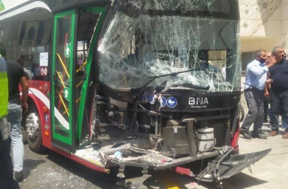 Bakıda iki sərnişin avtobusu toqquşub: xəsarət alanlar var