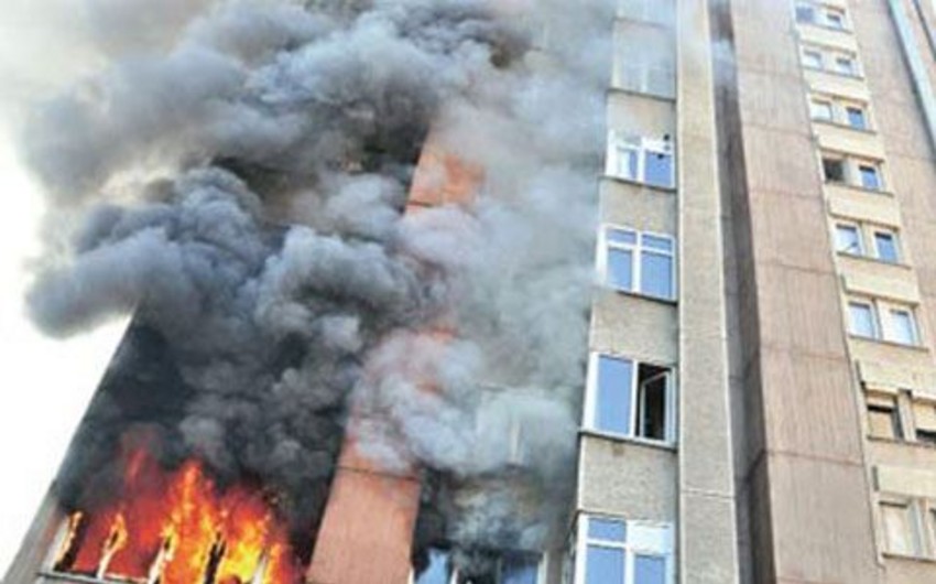 Naftalanda yaşayış binasında yanğın olub, tüstüdən zəhərlənənlər var