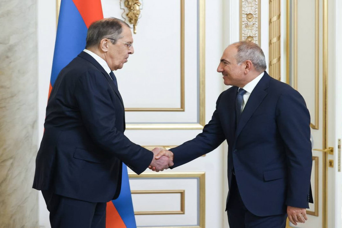 Lavrov İrəvanda Paşinyanla görüşüb