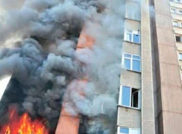 Bakıda yaşayış binası yanır