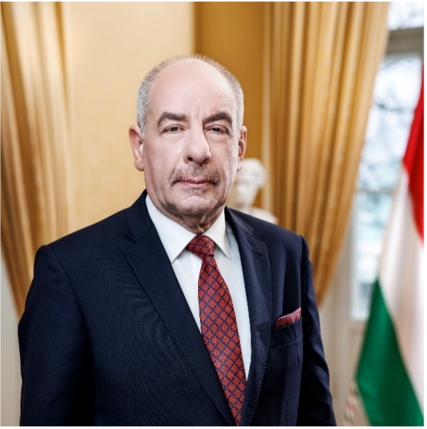 Macarıstanın Prezidenti İlham Əliyevi təbrik edib