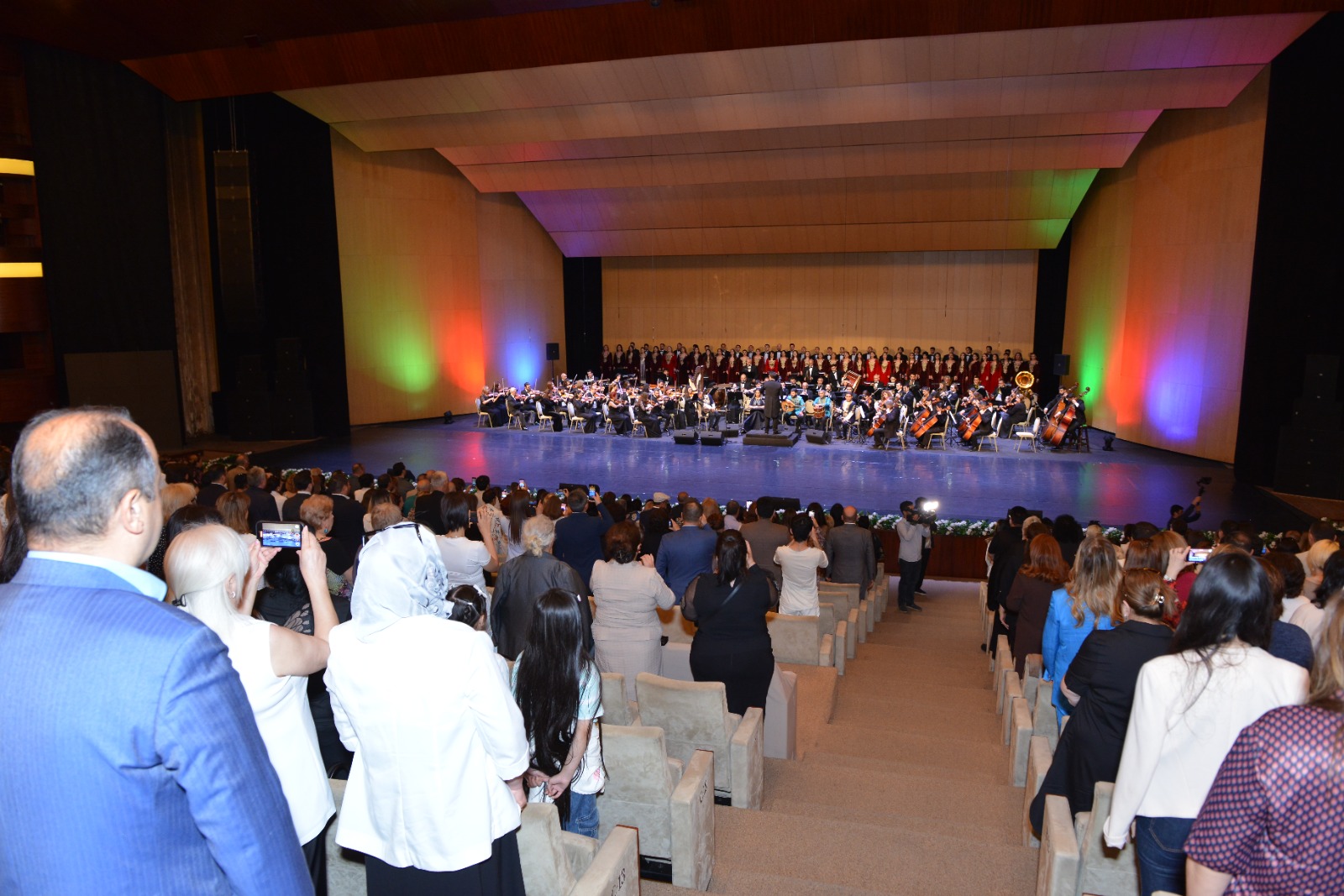 Opera və Balet teatrı Müstəqillik Gününə həsr olunmuş konsert proqramı keçirdi - FOTOLAR