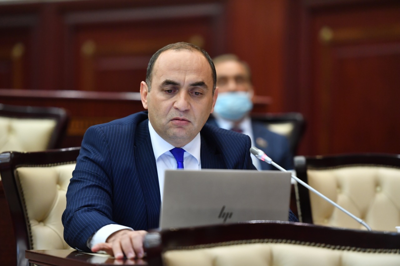 Deputat: Ailə dəyərlərinə zidd verilişlərin dayandırılmasının vaxtı çatıb