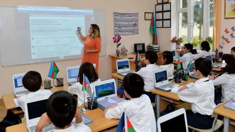 Orta məktəblərdə kişi müəllimlərin sayı azdır - Deputatdan təklif