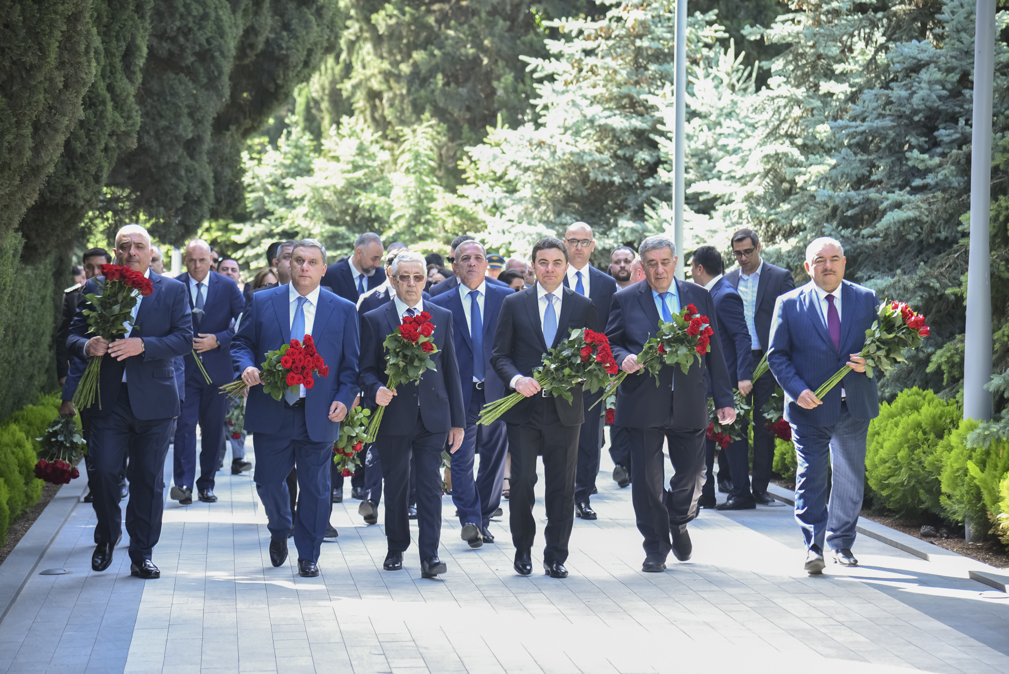 AZAL kollektivi Fəxri xiyabanı ziyarət edib - FOTOLAR