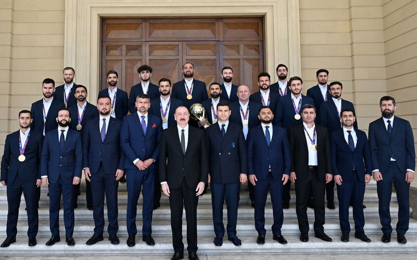 İlham Əliyev Azərbaycan milli komandasının üzvlərini qəbul etdi - FOTOLAR