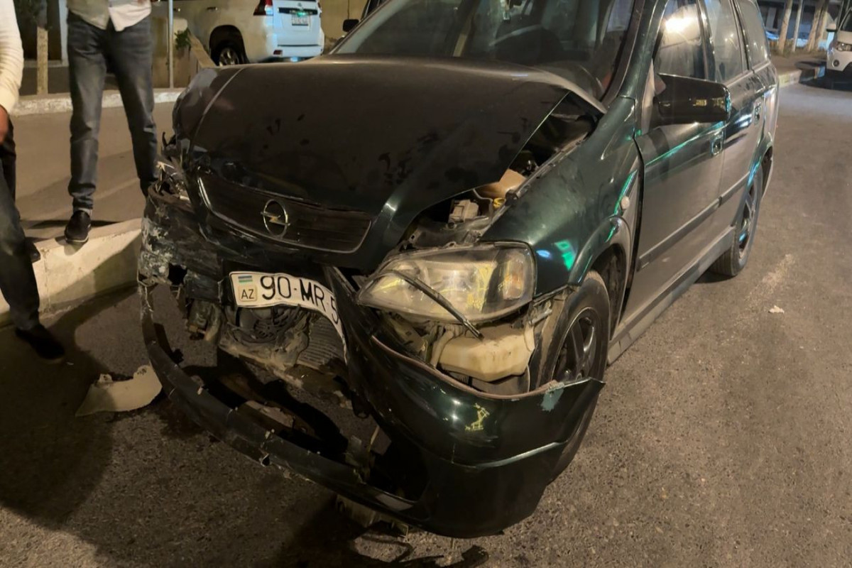 Sumqayıtda üç avtomobil toqquşub, xəsarət alanlar var