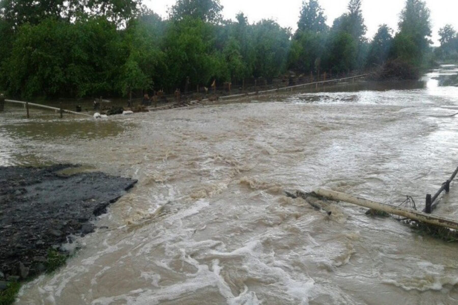 Zəyəmçaydan sel keçir