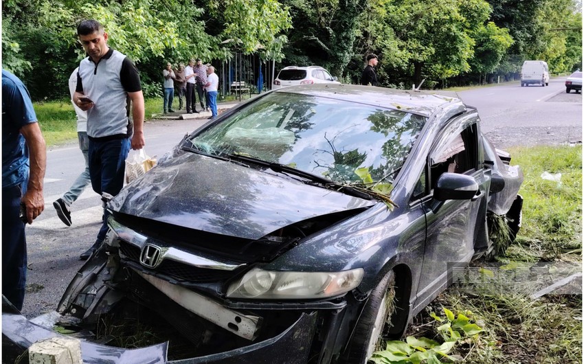 Qaxda iki avtomobil toqquşdu, xəsarət alanlar var