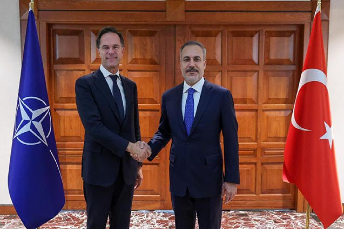 Fidan və Rutte Ukrayna-Rusiya müharibəsinə dair müzakirə aparıb