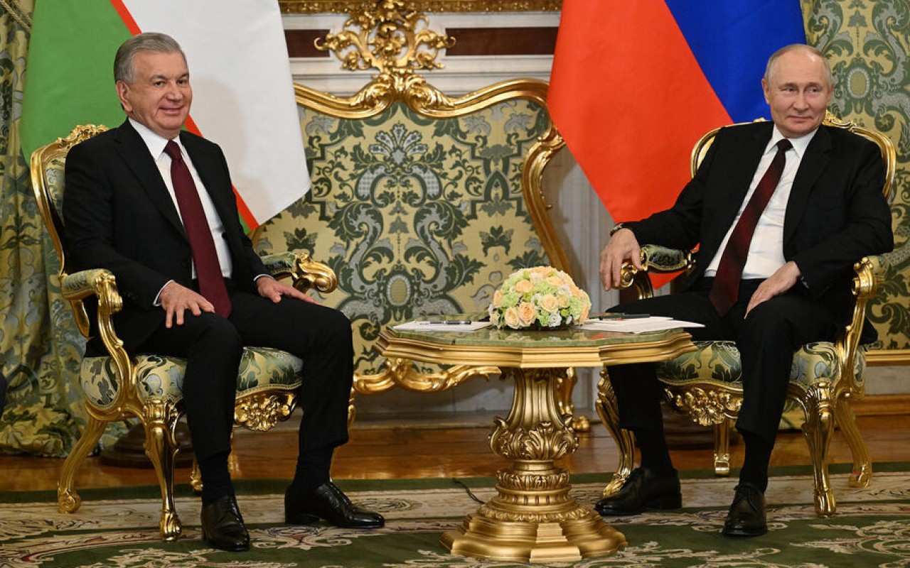 Putin özbəkistanlı həmkarı ilə müzakirə APARDI