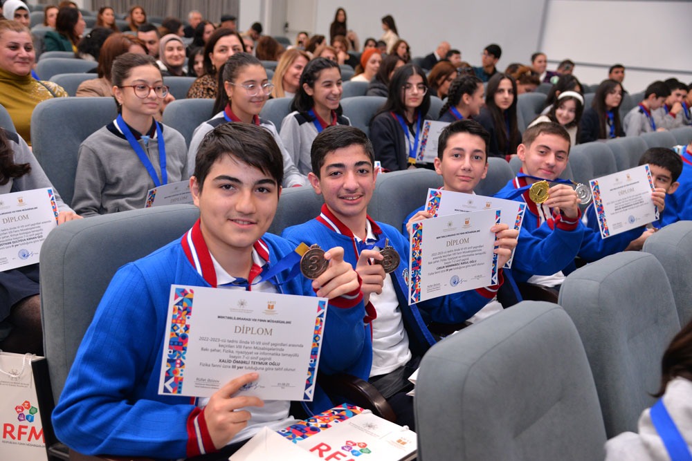 Paytaxt məktəbliləri olimpiadalarda 89 medal qazanıb