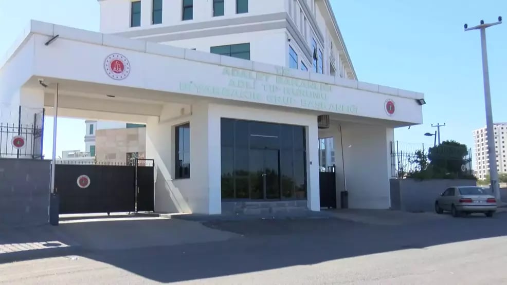 Türkiyədə DƏHŞƏT: 9 yaşlı qız bıçaqlanaraq öldürüldü