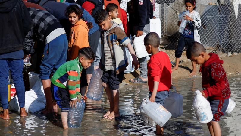 UNICEF: Qəzzada uşaqlar susuzluqdan ölməyə başlayacaq