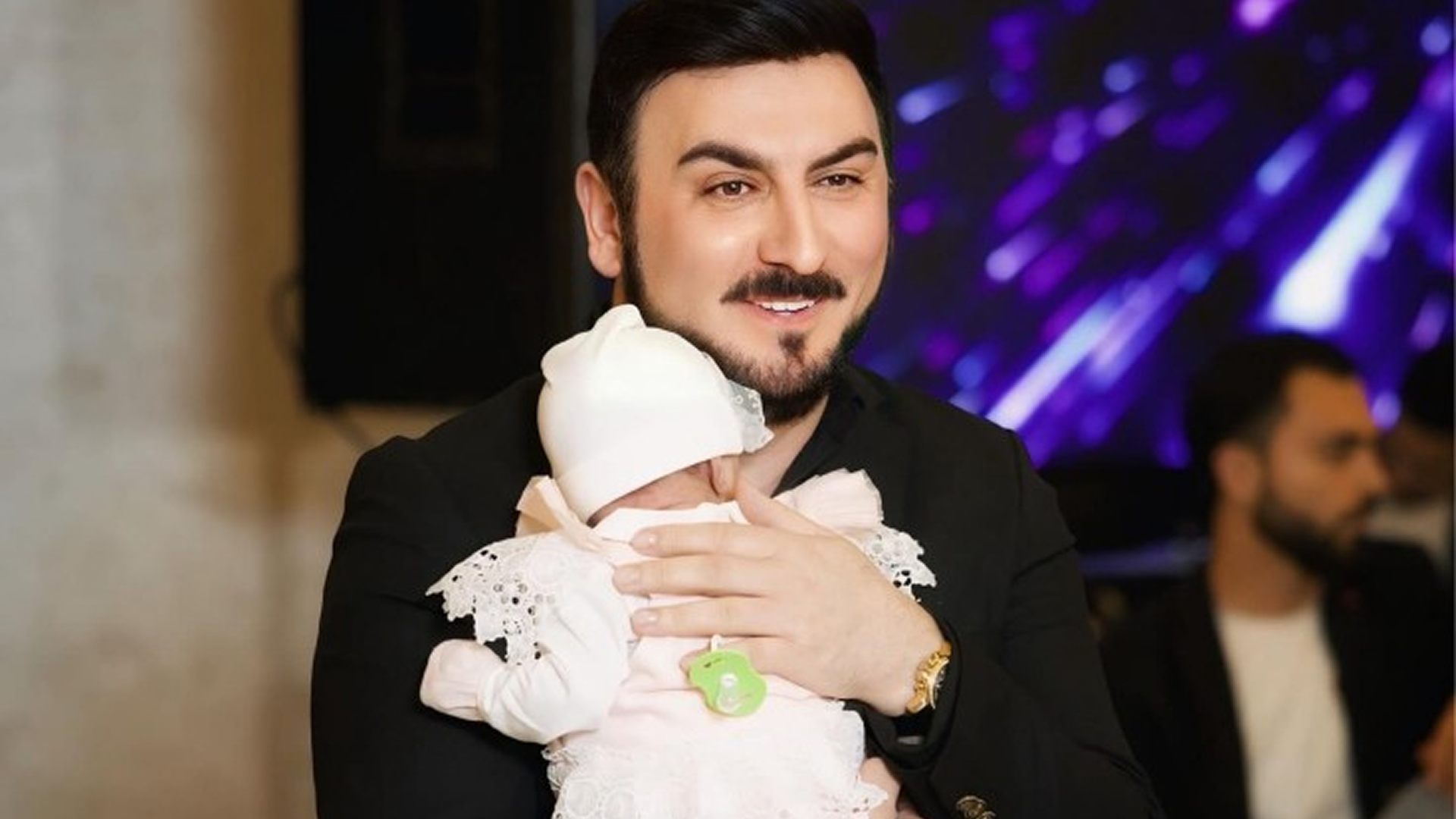 Tolik həm ad günü, həm də qızına yığıncaq edəcək