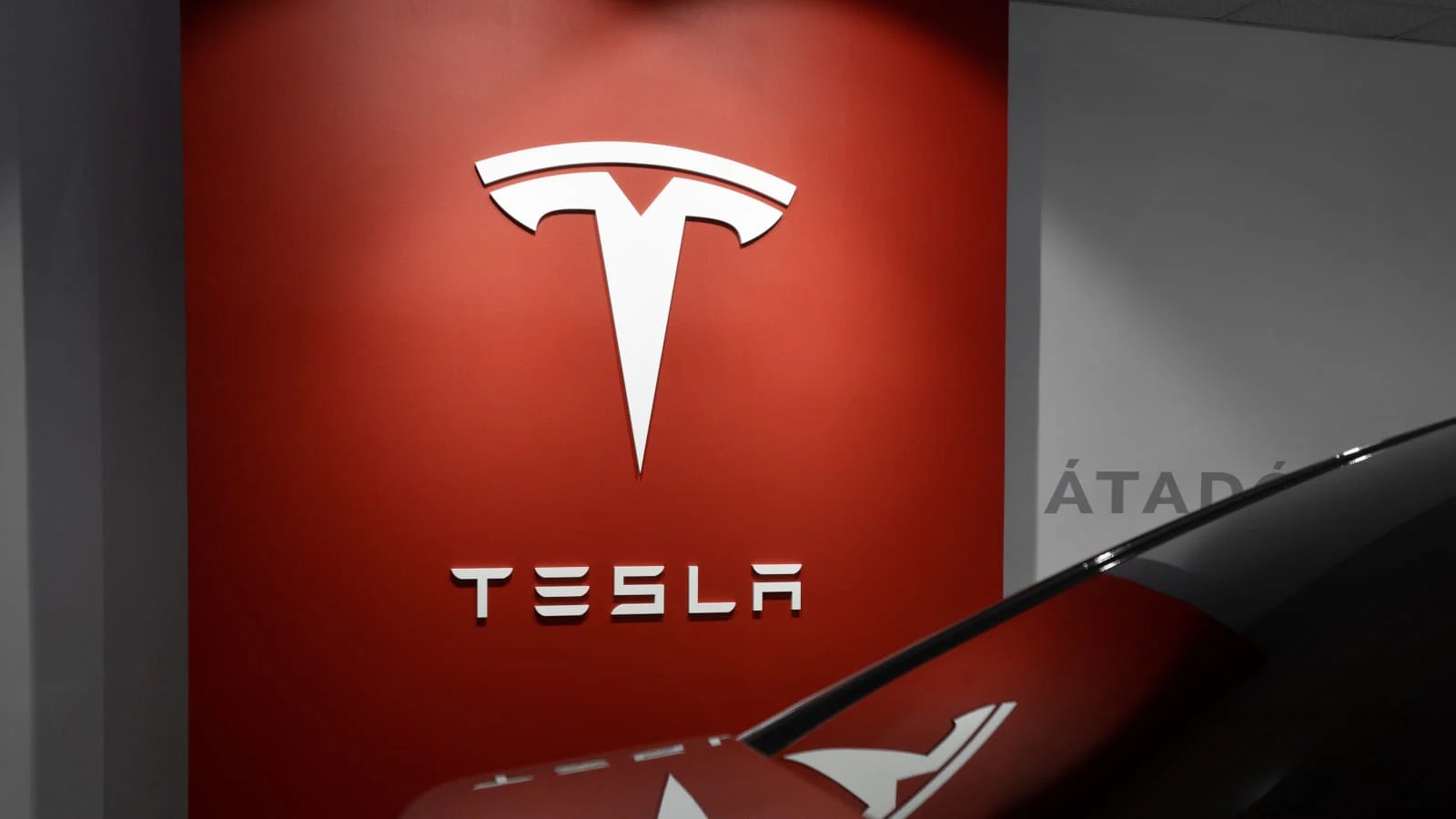 "Tesla" Texasda robotaksi tətbiqinə başlayır