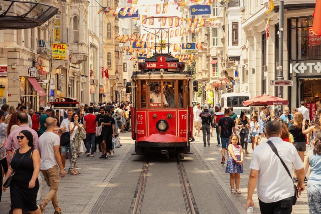 Türkiyəyə köç edənlərin sayı azaldı