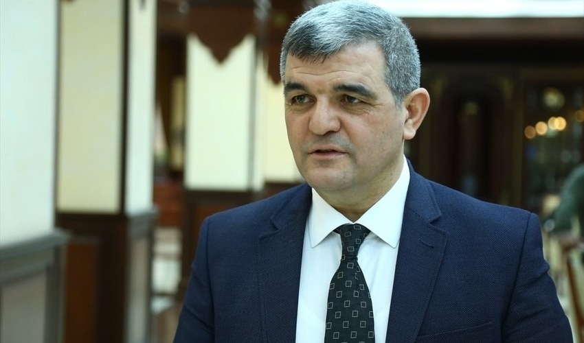 "Dünyadan geri qalmışıq, televiziyalarda xanım müğənnilərin debatlarına baxırıq..." - DEPUTAT 