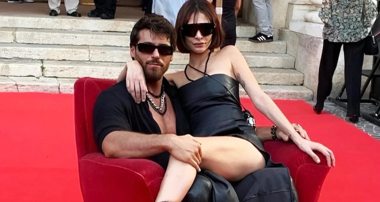 Can Yaman qırmızı xalıda DJ sevgilisi ilə - FOTO
