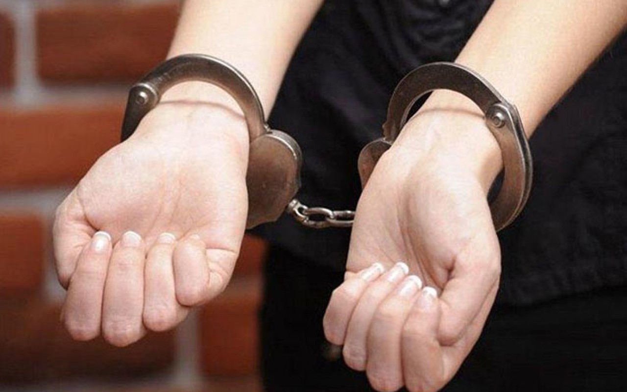 Şəkilləri ilə xanımı şantaj edən sələmçi məhkəmə zalında həbs olundu