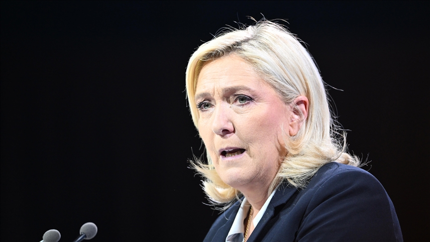 Le Pen: Makron Fransa parlamentini tezliklə buraxa bilər