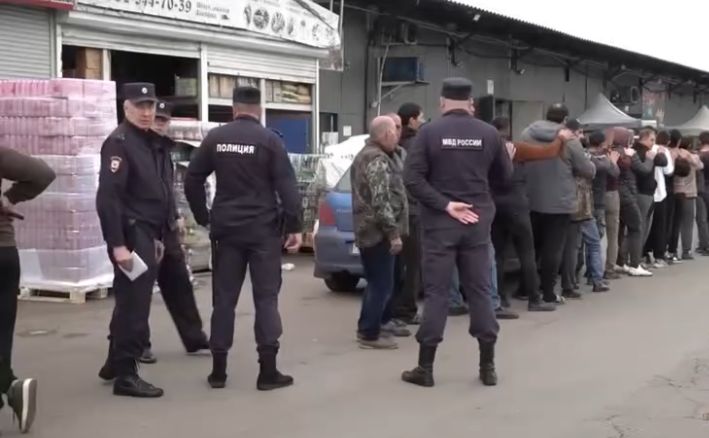 OMON Voronejdə azərbaycanlılara qarşı hücuma başladı - VİDEO