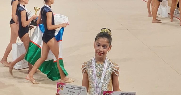 10 yaşlı gimnast "Sarı gəlin"in sədaları altında uğur qazandı
