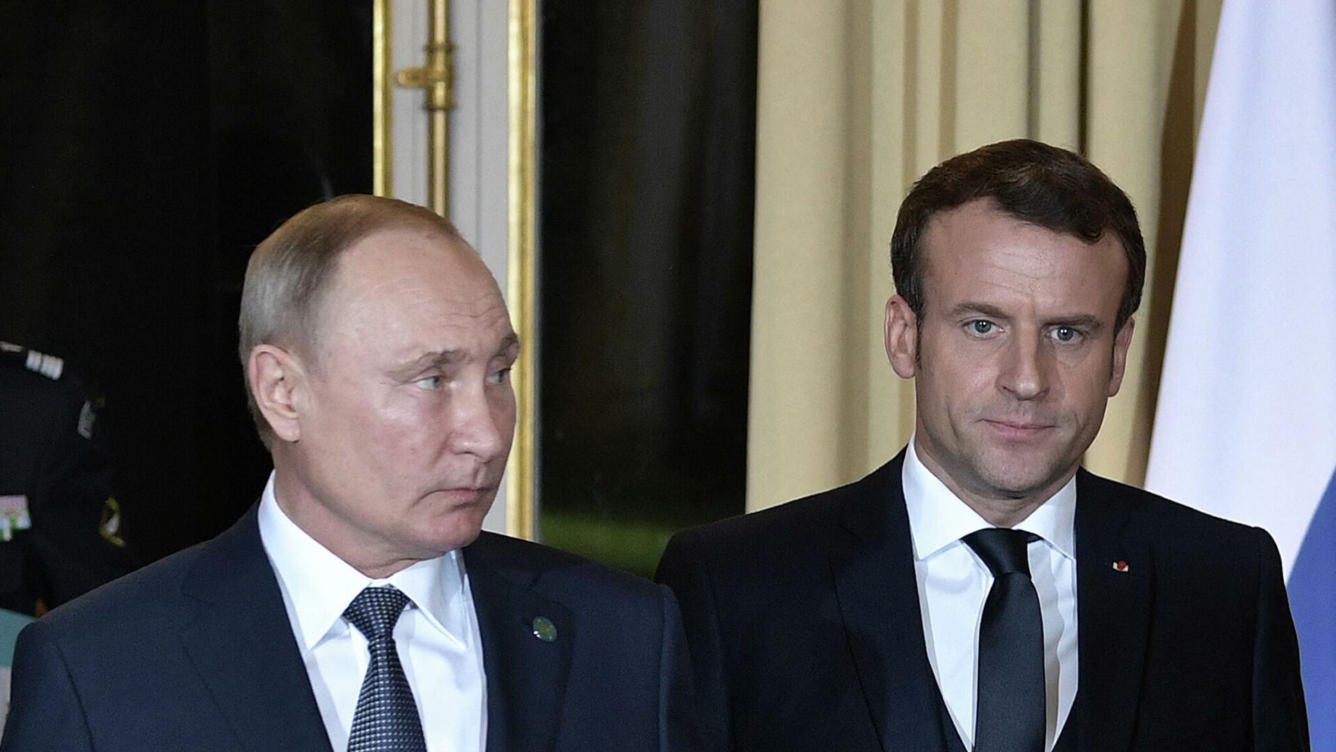 Putin Makronla telefon danışığı aparıb