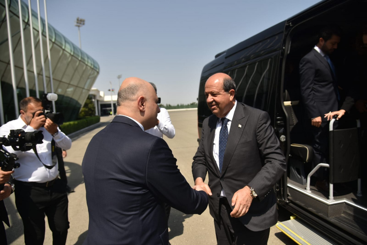 Ersin Tatar Azərbaycana gəldi